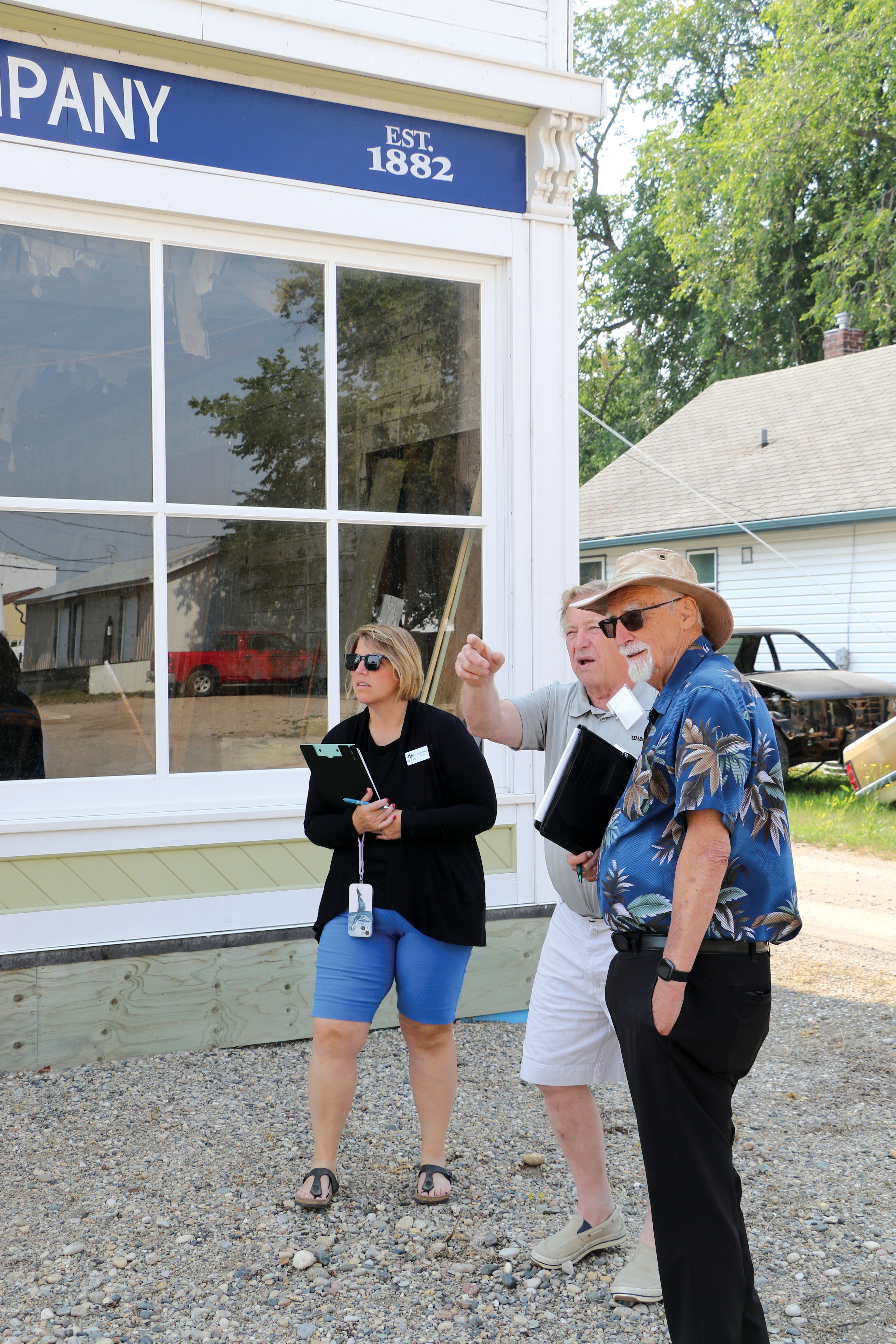 Communities in Bloom  judges in front of the McNaughton Building while visiting Moosomin in 2025.